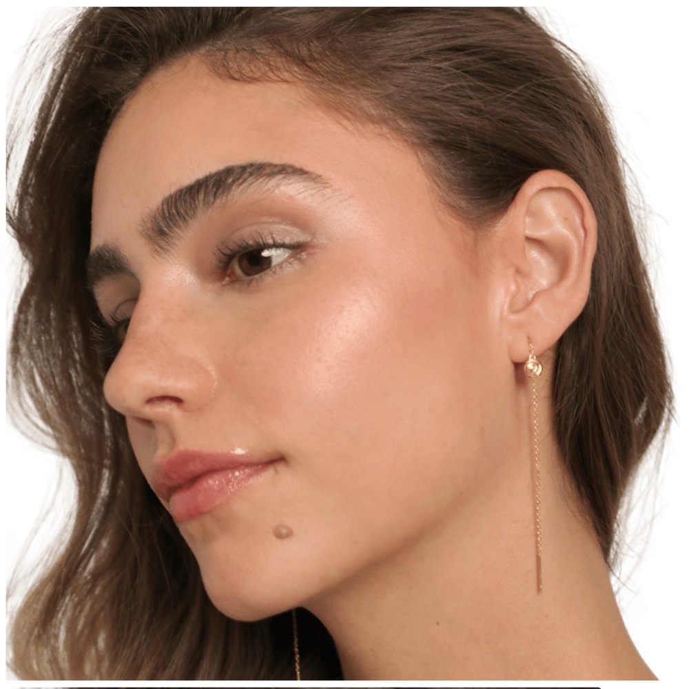 LUV AJ Shell Coil Threader Earring In Gold
